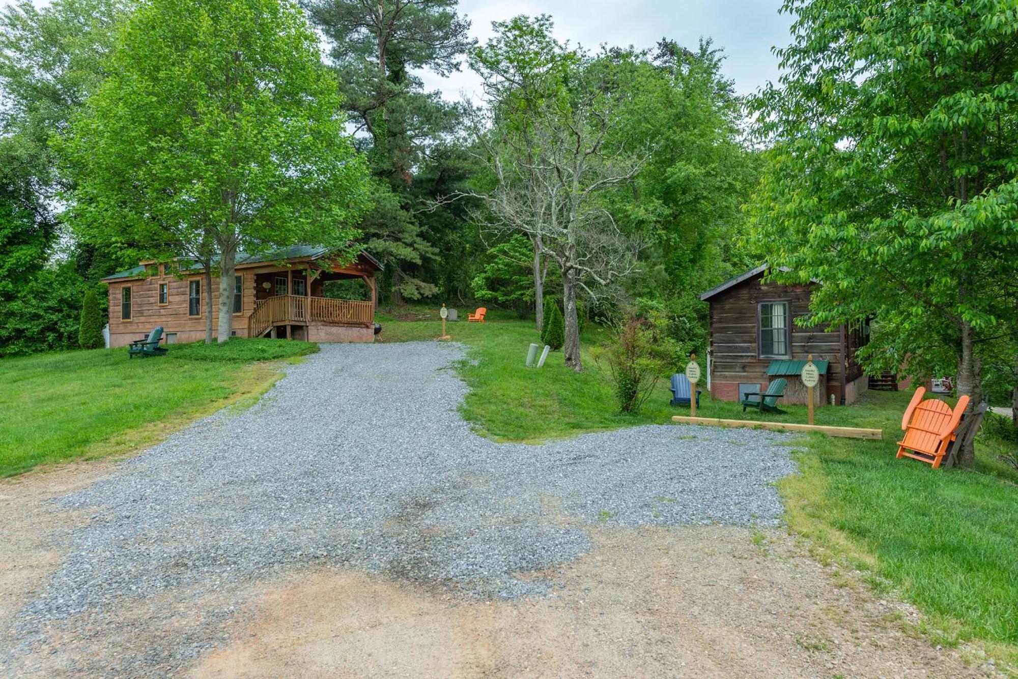 Engadine Inn And Cabins Candler Exterior foto