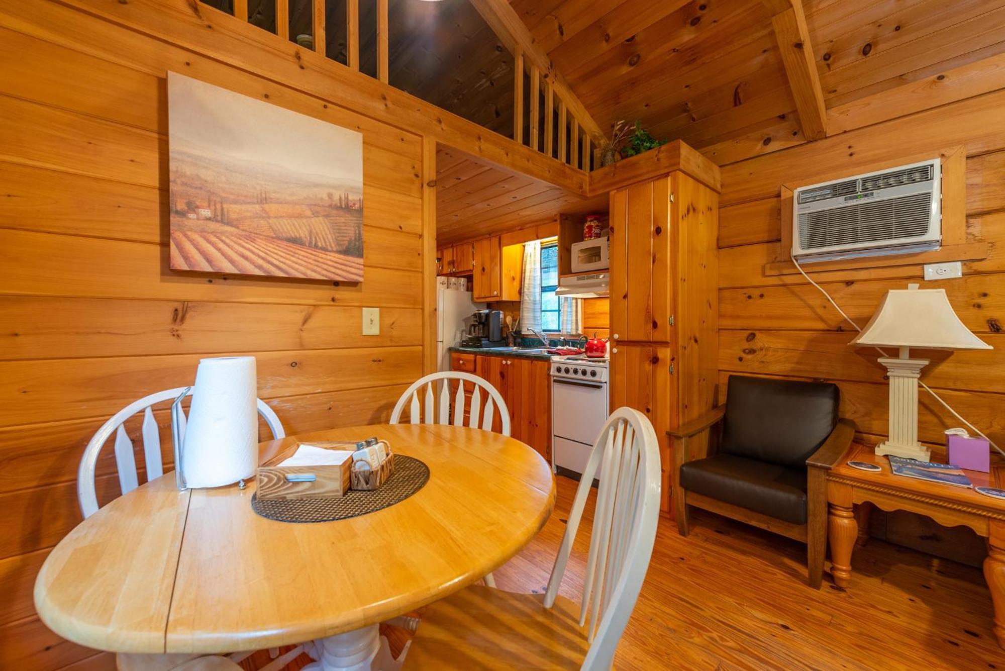 Engadine Inn And Cabins Candler Exterior foto