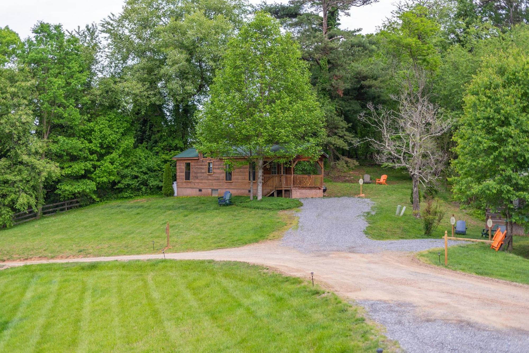 Engadine Inn And Cabins Candler Exterior foto